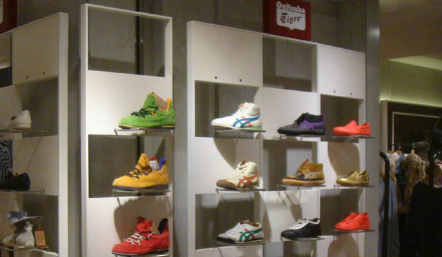 <strong>MITSUKOSHI｜銀座三越</strong>　3階　オニツカタイガー