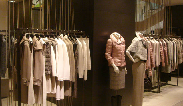 <strong>MITSUKOSHI｜銀座三越</strong>　4階　マックスマーラ