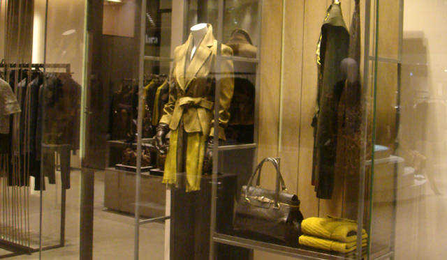 <strong>MITSUKOSHI｜銀座三越</strong>　4階　マックスマーラ