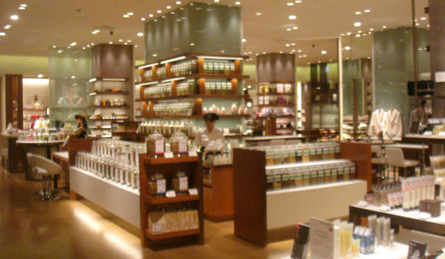 <strong>MITSUKOSHI｜銀座三越</strong>　8階　リラクゼーショングッズが多く揃う