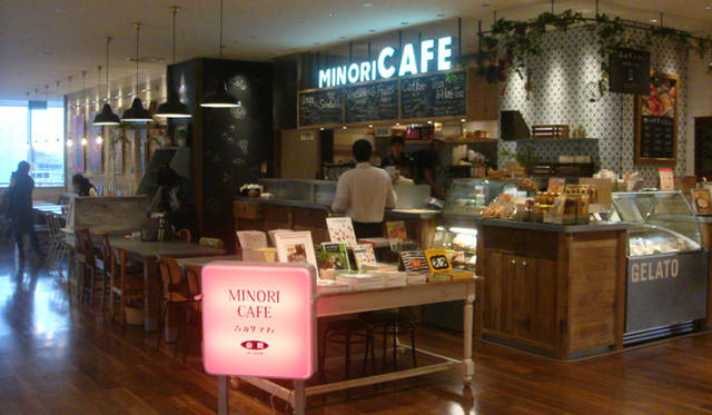 <strong>MITSUKOSHI｜銀座三越</strong>　9階　銀座テラスのあるフロアは比較的リラックスした雰囲気