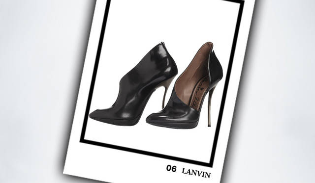 <strong>LANVIN｜ランバン</strong>　アシンメトリーパンプス[H11.5cm]　12万8100円（ランバン／ランバン ジャパン）