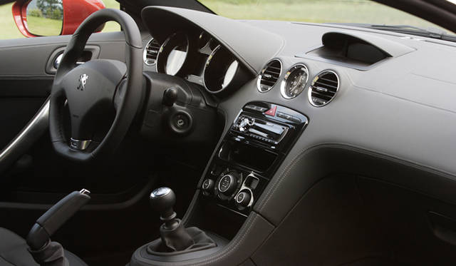 <b>Peugeot｜プジョー RCZ</b>