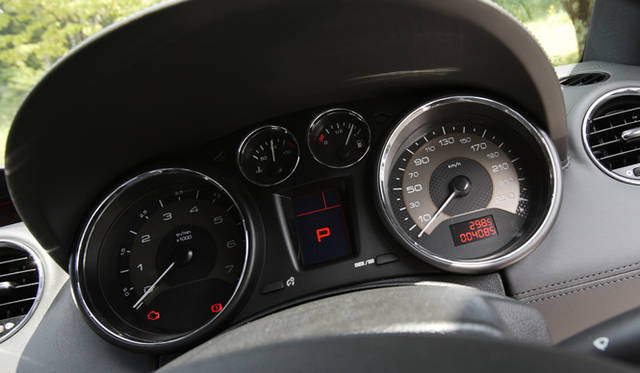 <b>Peugeot｜プジョー RCZ</b>