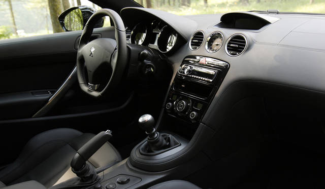 <b>Peugeot｜プジョー RCZ</b>