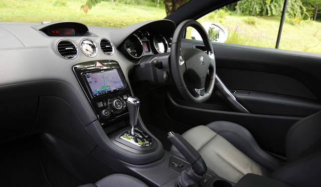 <b>Peugeot｜プジョー RCZ</b>