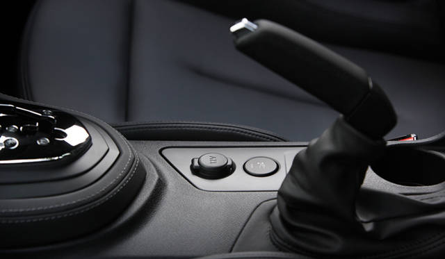 <b>Peugeot｜プジョー RCZ</b>