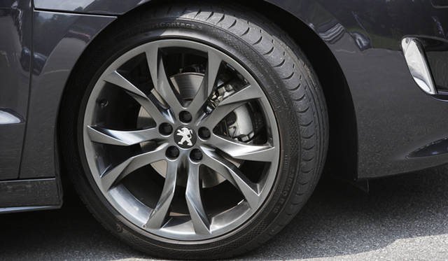 <b>Peugeot｜プジョー RCZ</b>