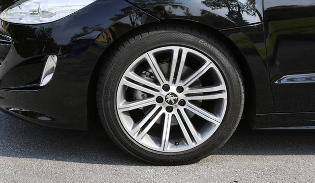 <b>Peugeot｜プジョー RCZ</b>