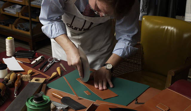 <strong>dunhill｜ダンヒル</strong> 　正確な作業の総和で、世界でも屈指の革製品が生まれる