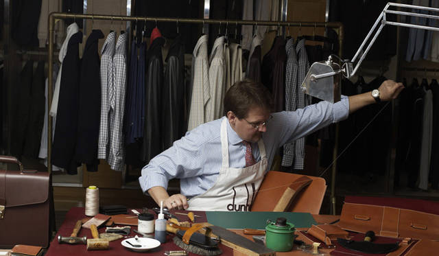 <strong>dunhill｜ダンヒル</strong> 　ダイナミックかつ繊細な動きに経験の深さが滲み出る