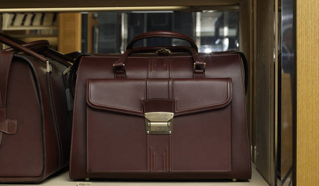 <strong>dunhill｜ダンヒル</strong> 　英国的な気品が感じられるチェストナット・ブラウン