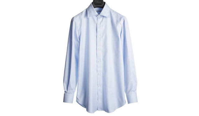 <strong>BARNEYS NEW YORK｜バーニーズ　ニューヨーク</strong>　<b>ヴィンツェンツォ ルジューロ</b> ブルー バイアスシャツ2万7300円、ブルーストライプクレリックシャツ1万8900円