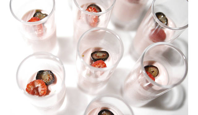 more trees｜美しい料理の数々がずらりと並び、会場は芳しい香りにつつまれる。