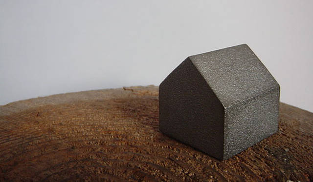 <strong>Holz｜ホルツ</strong>　家型ペーパーウェイトの新作「SONOMONO」