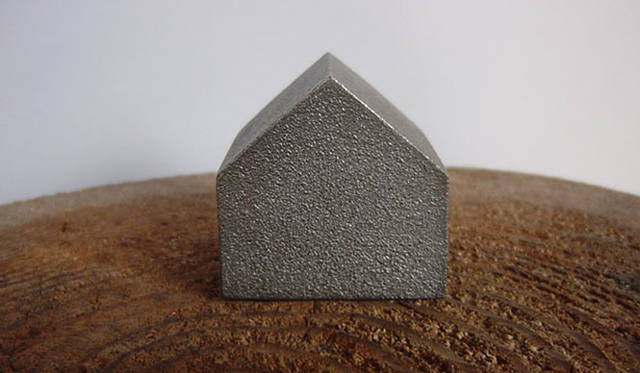 <strong>Holz｜ホルツ</strong>　家型ペーパーウェイトの新作「SONOMONO」