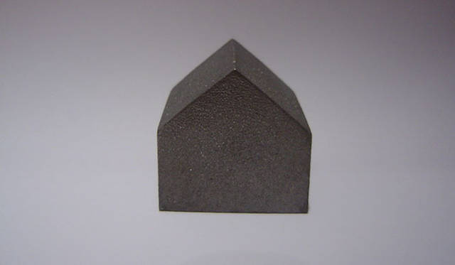 <strong>Holz｜ホルツ</strong>　家型ペーパーウェイトの新作「SONOMONO」