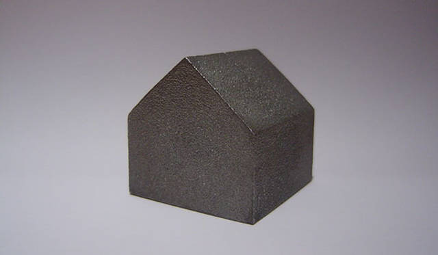 <strong>Holz｜ホルツ</strong>　家型ペーパーウェイトの新作「SONOMONO」