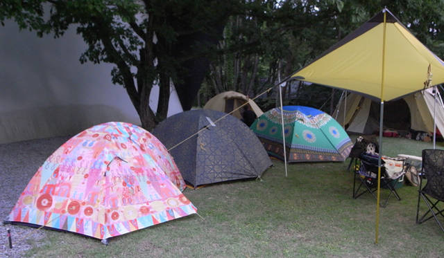 <strong>EVENT｜中村キース・ヘリング美術館でナイトミュージアムパーティー！</strong>　キャンプ場は美術館から2分という近さ！