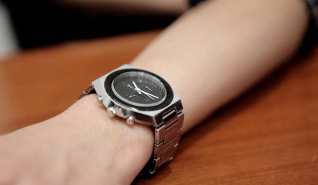 DJ KAWASAKI氏愛用の腕時計「WIRED by Tomoki Sukezane」。