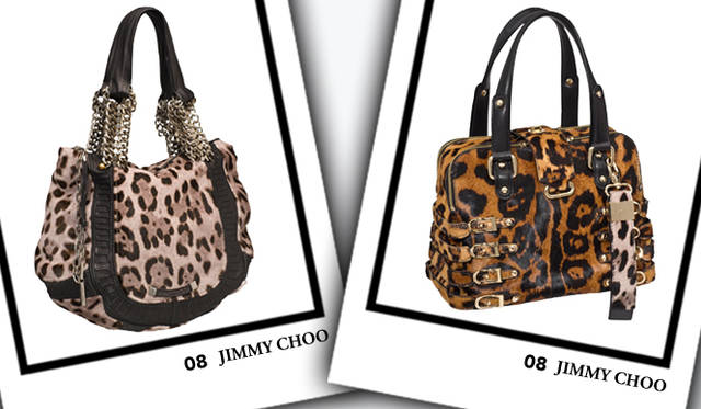 <strong>JIMMY CHOO｜ジミー チュウ</strong>　左／「NICA」バッグ（Mサイズ）　[W39×H34×D15cm]　26万2500円、右／「BLYTHE」バッグ（Mサイズ）　[W26×H20×D15cm]　26万1450円