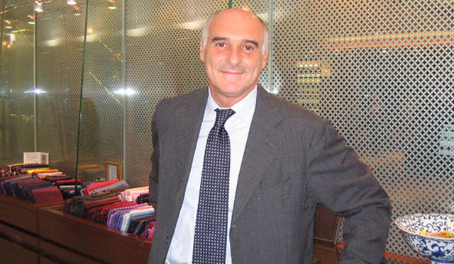 <b>E.MARINELLA NAPOLI｜マリネッラ</b>　3代目現当主のマウリッツィオ・マリネッラ氏は10月11日に登場