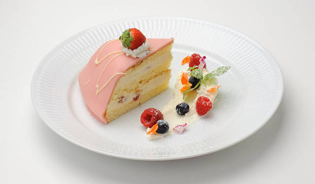 <strong>DENMARK・THE ROYAL CAFE｜銀座三越1階（東側）</strong>　オリジナルケーキ「ロイヤルプリンセス」