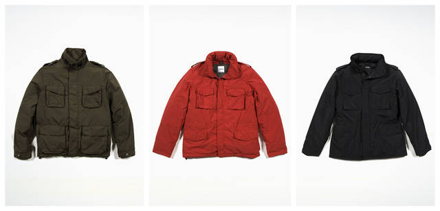 <strong>ASPESI｜アスペジ</strong>　左／スリムフィットがジャケット感覚のM-65。「DAKAR WINTER」 8万850円、中央／スタンダードなM-65をスリム＆ショートにモディファイ。「NEW CAMP JACKET」 9万7650円、右／M-65のオリジナルデザインをバージョンアップさせ、ミリタリーモデルでありながら都会的でシックなデザインを実現したブランドを代表するモデル。「NEW FIELD JACKET」 8万850円（すべてアスペジ／アスペジ・ジャパン）