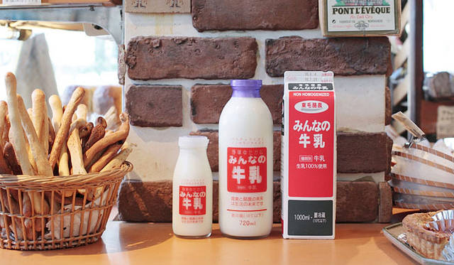 <strong>MAHL ZEIT｜マールツァイト</strong>　「搾りたての生乳にもっとも近い味」といわれる、自然の野草を食べて育った健康な牛のミルク「みんなの牛乳」。『マールツァイト』のパンの要だ。