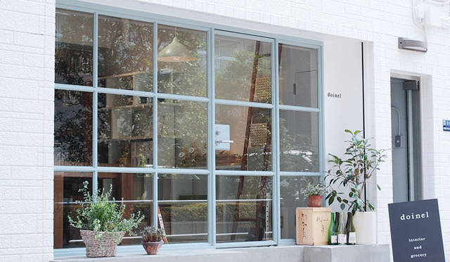 <strong>doinel｜ドワネル</strong>　キラー通りを千駄ヶ谷方面に登り、一本目の路地を左折する。