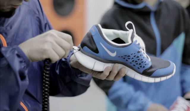 <strong>Tokyo Graphic Passport 2010</strong>　伊藤直樹（Wieden + Kennedy Tokyo）『NIKE MUSIC SHOE』