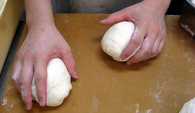 <strong>FAUCHON｜フォション</strong>　フォションのパンはすべて店頭で焼かれている。