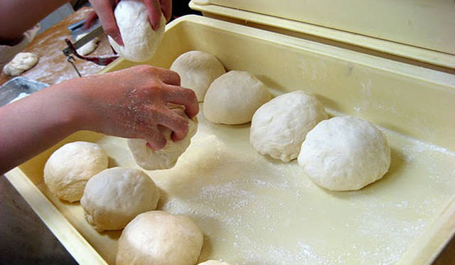 <strong>FAUCHON｜フォション</strong>　フォションのパンはすべて店頭で焼かれている。