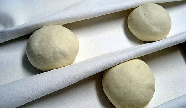 <strong>FAUCHON｜フォション</strong>　フォションのパンはすべて店頭で焼かれている。