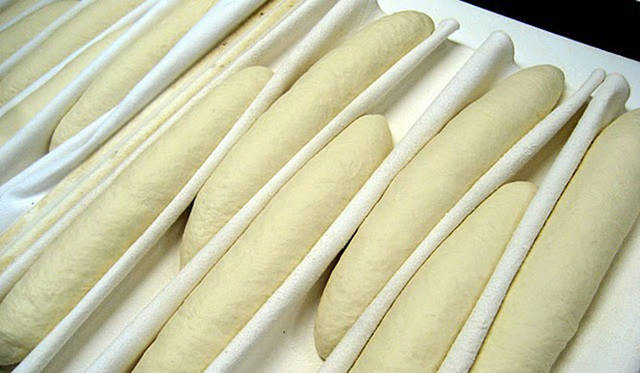 <strong>FAUCHON｜フォション</strong>　フォションのパンはすべて店頭で焼かれている。