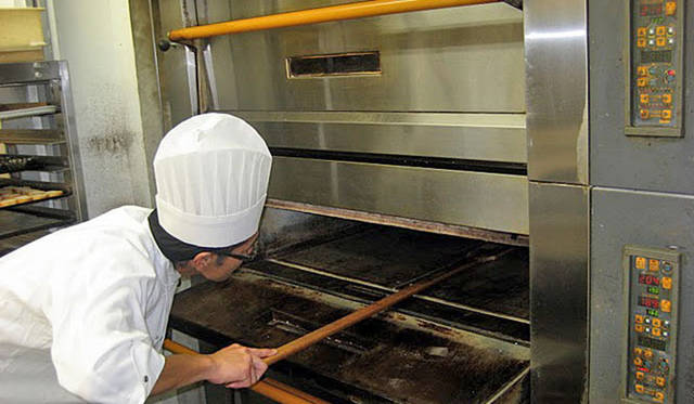 <strong>FAUCHON｜フォション</strong>　フォションのパンはすべて店頭で焼かれている。