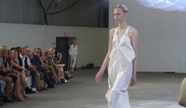 <strong>ALEXANDER WANG｜アレキサンダー・ワン</strong>　2011年 春夏コレクションより。