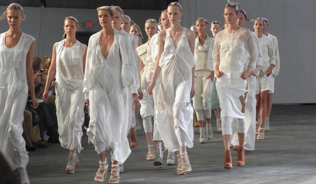 <strong>ALEXANDER WANG｜アレキサンダー・ワン</strong>　2011年 春夏コレクションより。