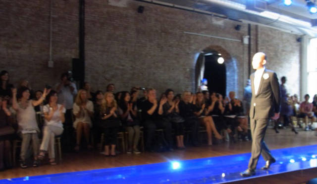 <strong>JASON WU｜ジェイソン・ウー</strong>　　2011年 春夏コレクションより。