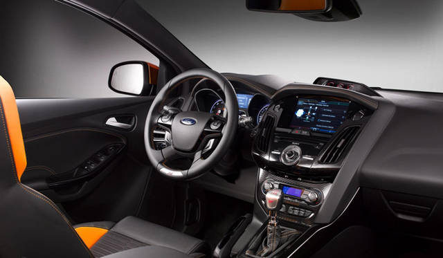 <b>FORD FOCUS｜フォード フォーカス ST</b>