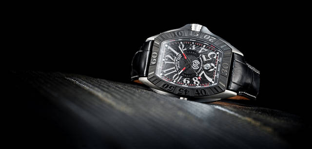 <strong>Franck Muller｜フランク・ミュラー</strong> 「コンキスタドール・グランプリ」自動巻き、チタン＆ブラックチタンケース×クロコダイルストラップ、115万5000円<br />撮影協力｜ガラージュボーラ Tel. 03-3850-2283