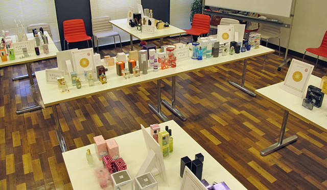 <strong>第1回 日本フレグランス大賞</strong>　審査会場