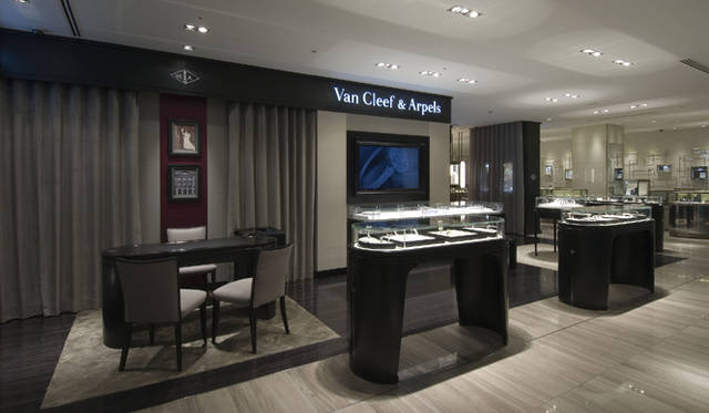 <strong>ヴァン クリーフ＆アーペル 銀座三越店</strong>