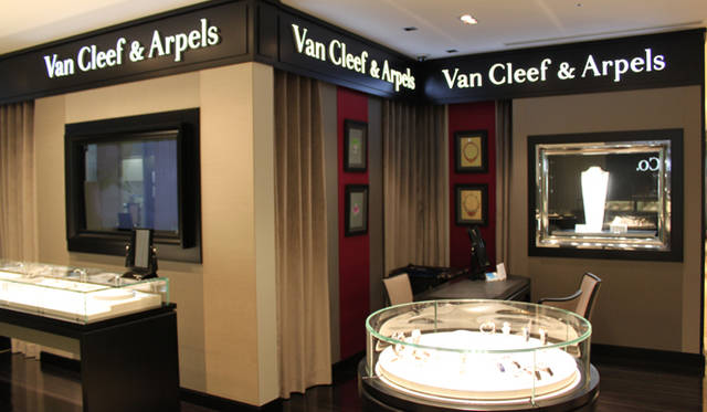 <strong>ヴァン クリーフ＆アーペル 銀座三越店</strong>