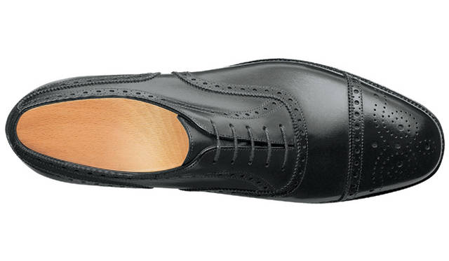 <strong>J.M. Weston│ジェイエムウエストン</strong>　メダリオンキャップトゥ 「310 オックスフォード」 8万9250円