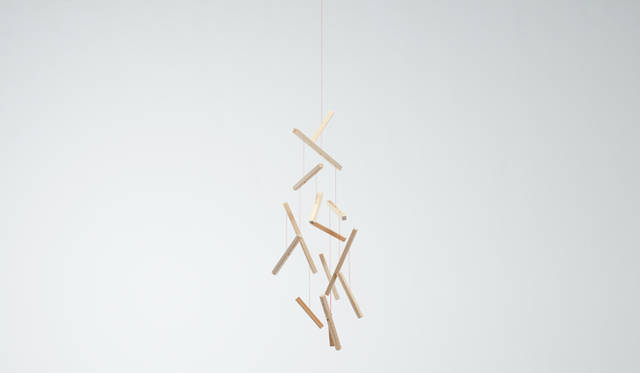 more trees｜more trees展 森を感じる12日間  開催　倉田 仁 作「スティックモビール」 ©太田拓実