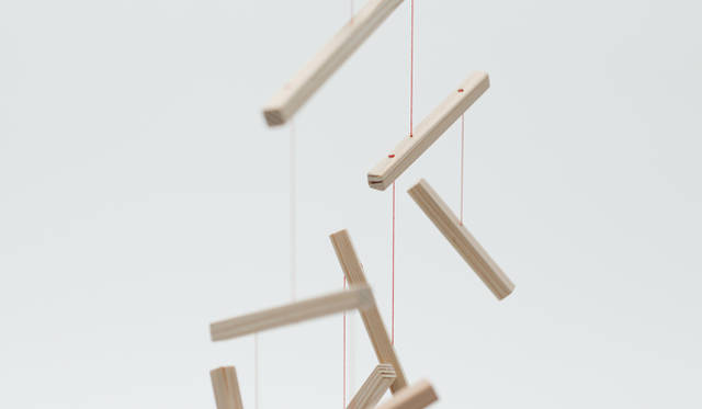 more trees｜more trees展 森を感じる12日間  開催　倉田 仁 作 「スティックモビール」 ©太田拓実