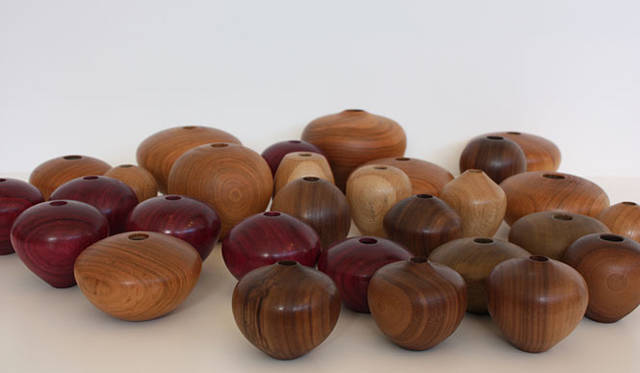 <strong>Crate Furniture Service｜盛永省治</strong>　“パープルハート”の一輪挿し