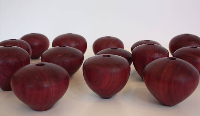 <strong>Crate Furniture Service｜盛永省治</strong>　“パープルハート”の一輪挿し