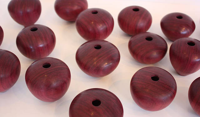 <strong>Crate Furniture Service｜盛永省治</strong>　“パープルハート”の一輪挿し